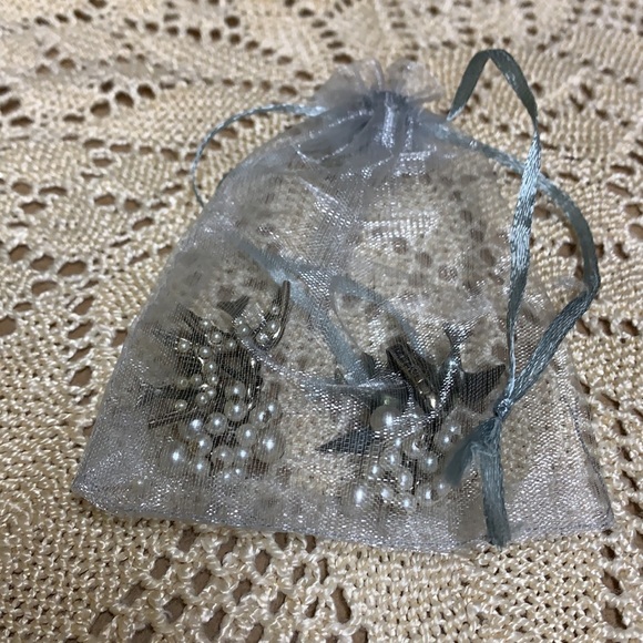 Vintage Avon swallow birds with pearl dangle accent clip on earrings - Picture 15 of 15